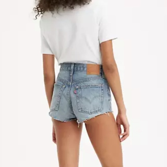 Levi’s Micro Jean Shorts High Waisted Medium Wash
501’s High Rise Short - Picture 4 of 6